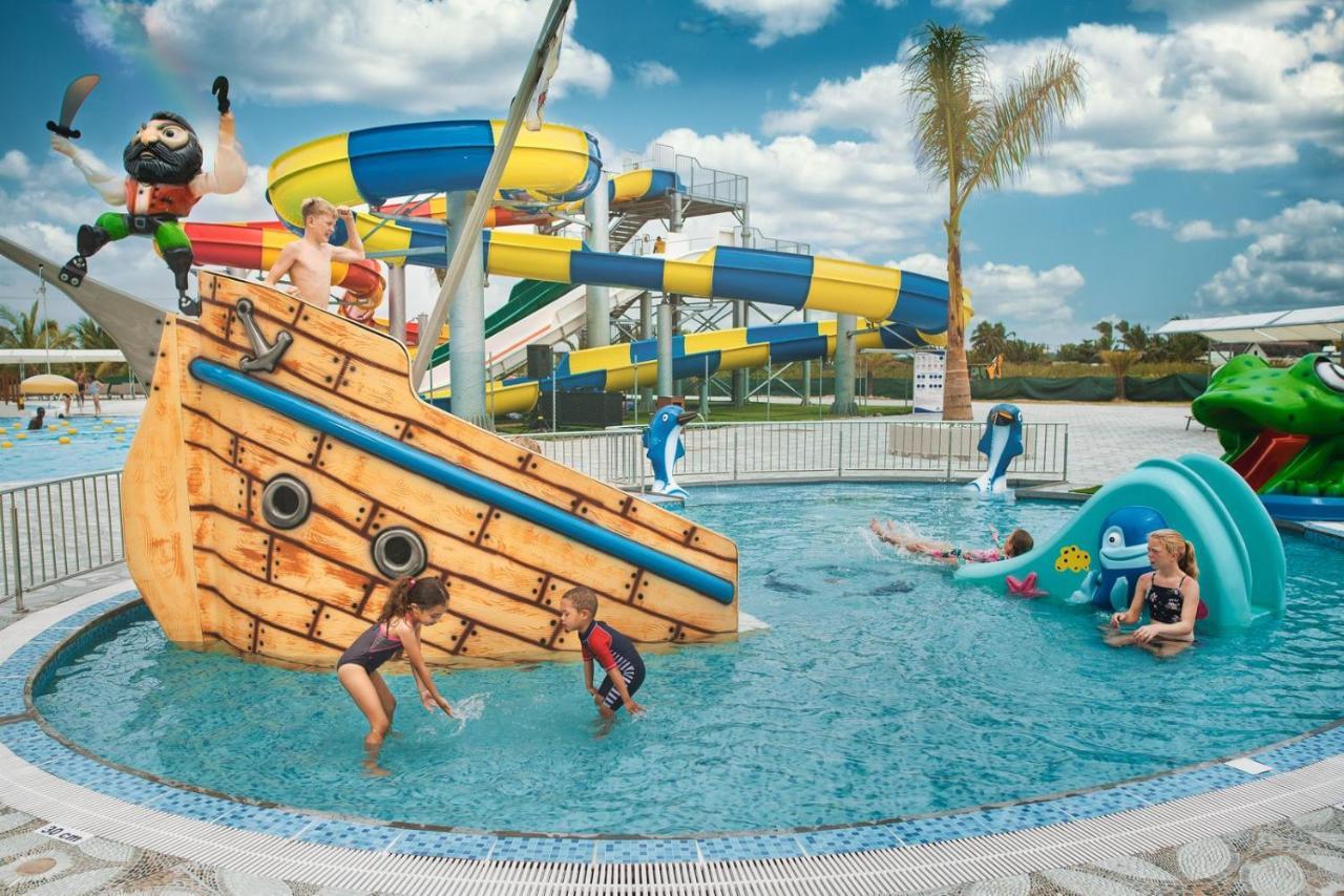 Crystals Beach Resort Belle Mare, A Member Of Radisson Individuals Palmar Exterior foto