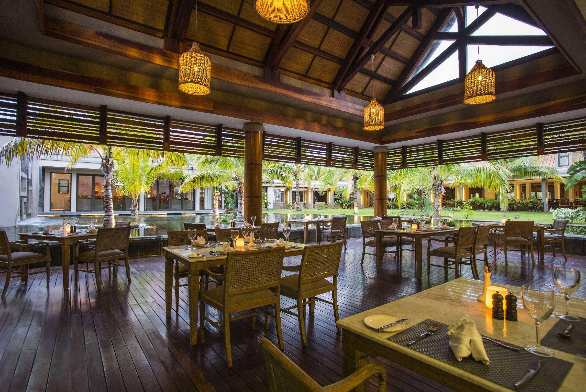 Crystals Beach Resort Belle Mare, A Member Of Radisson Individuals Palmar Exterior foto
