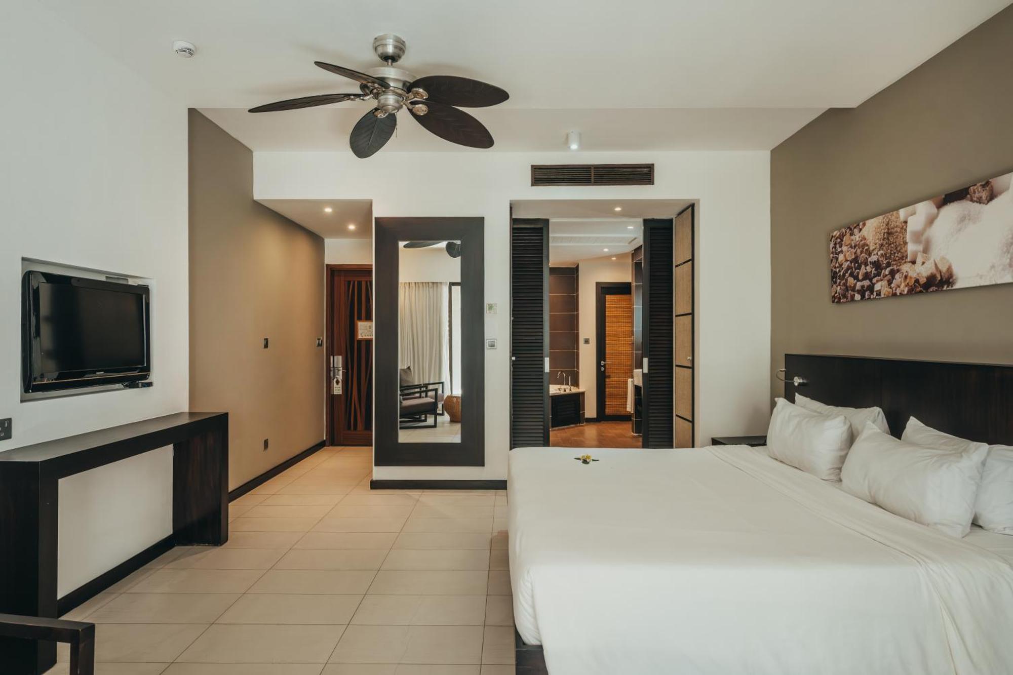 Crystals Beach Resort Belle Mare, A Member Of Radisson Individuals Palmar Exterior foto