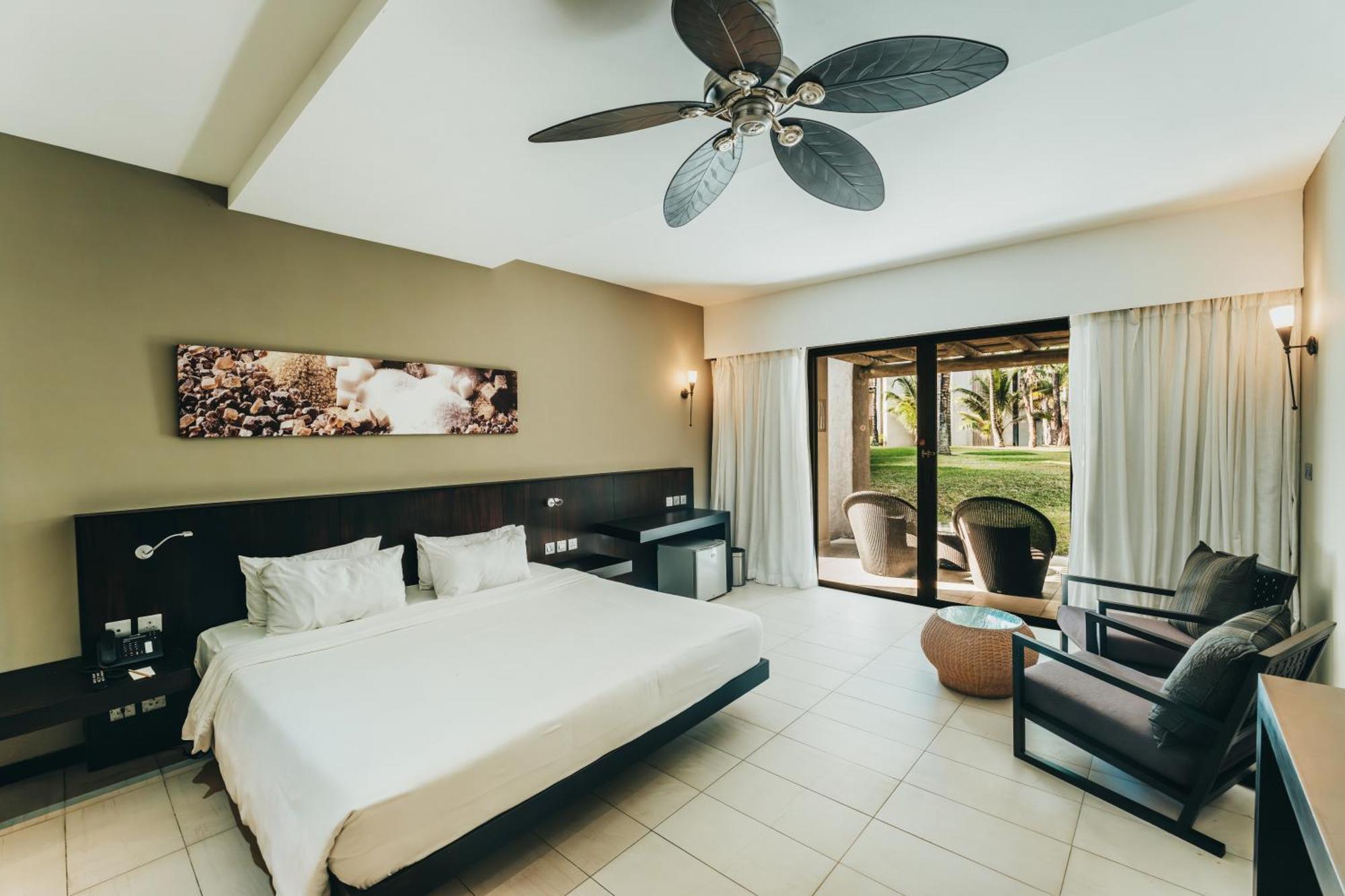 Crystals Beach Resort Belle Mare, A Member Of Radisson Individuals Palmar Exterior foto