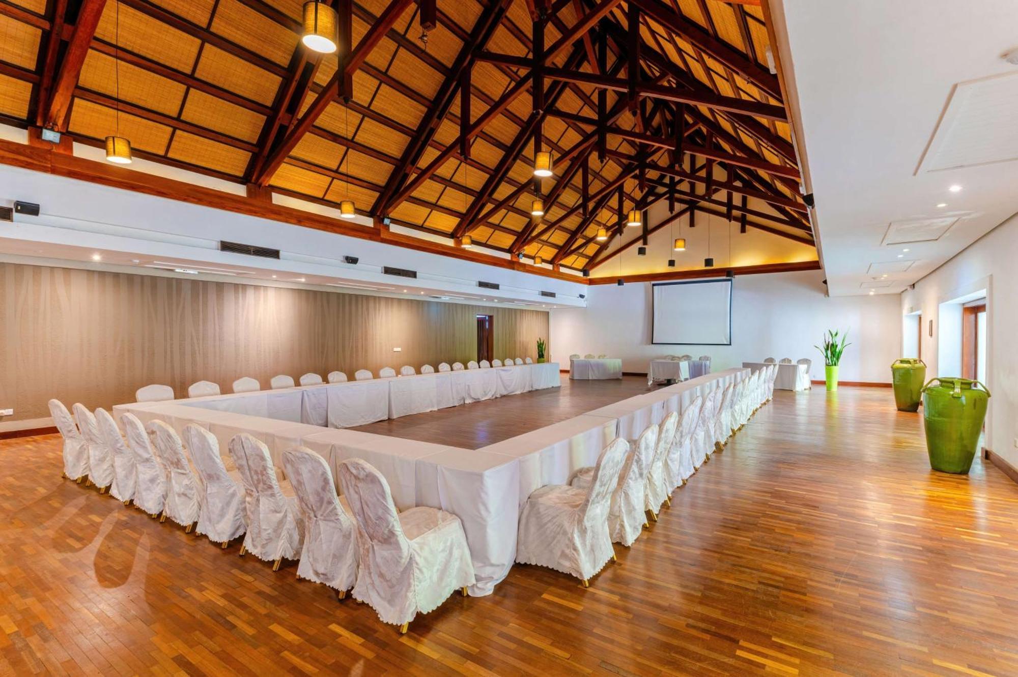 Crystals Beach Resort Belle Mare, A Member Of Radisson Individuals Palmar Exterior foto
