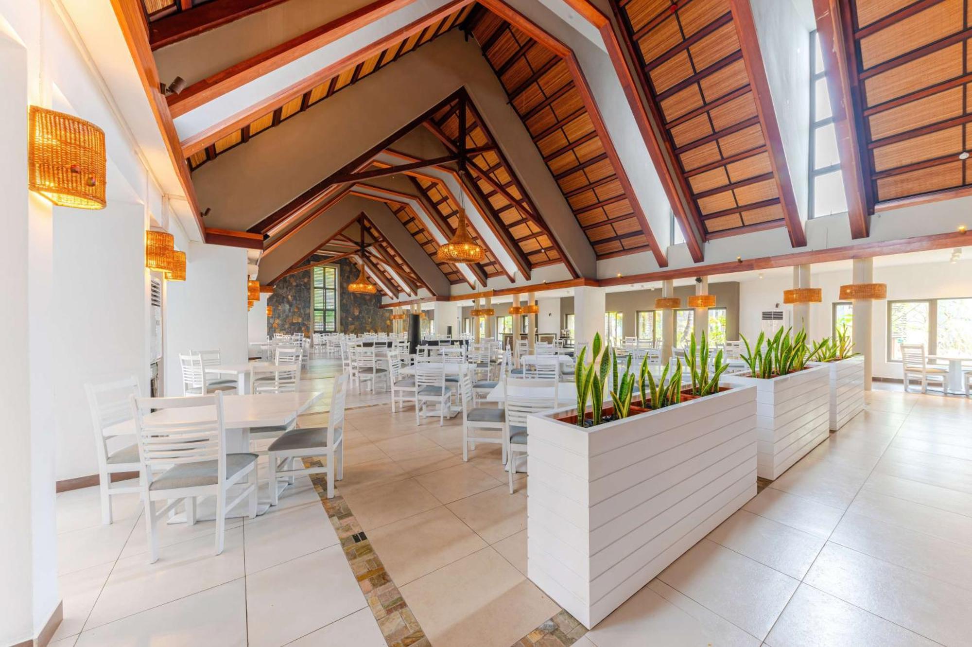 Crystals Beach Resort Belle Mare, A Member Of Radisson Individuals Palmar Exterior foto