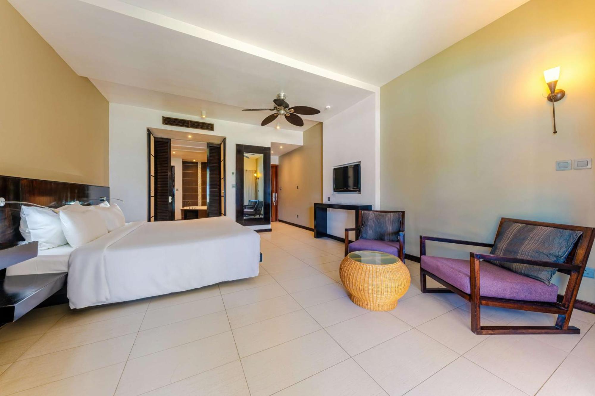 Crystals Beach Resort Belle Mare, A Member Of Radisson Individuals Palmar Exterior foto
