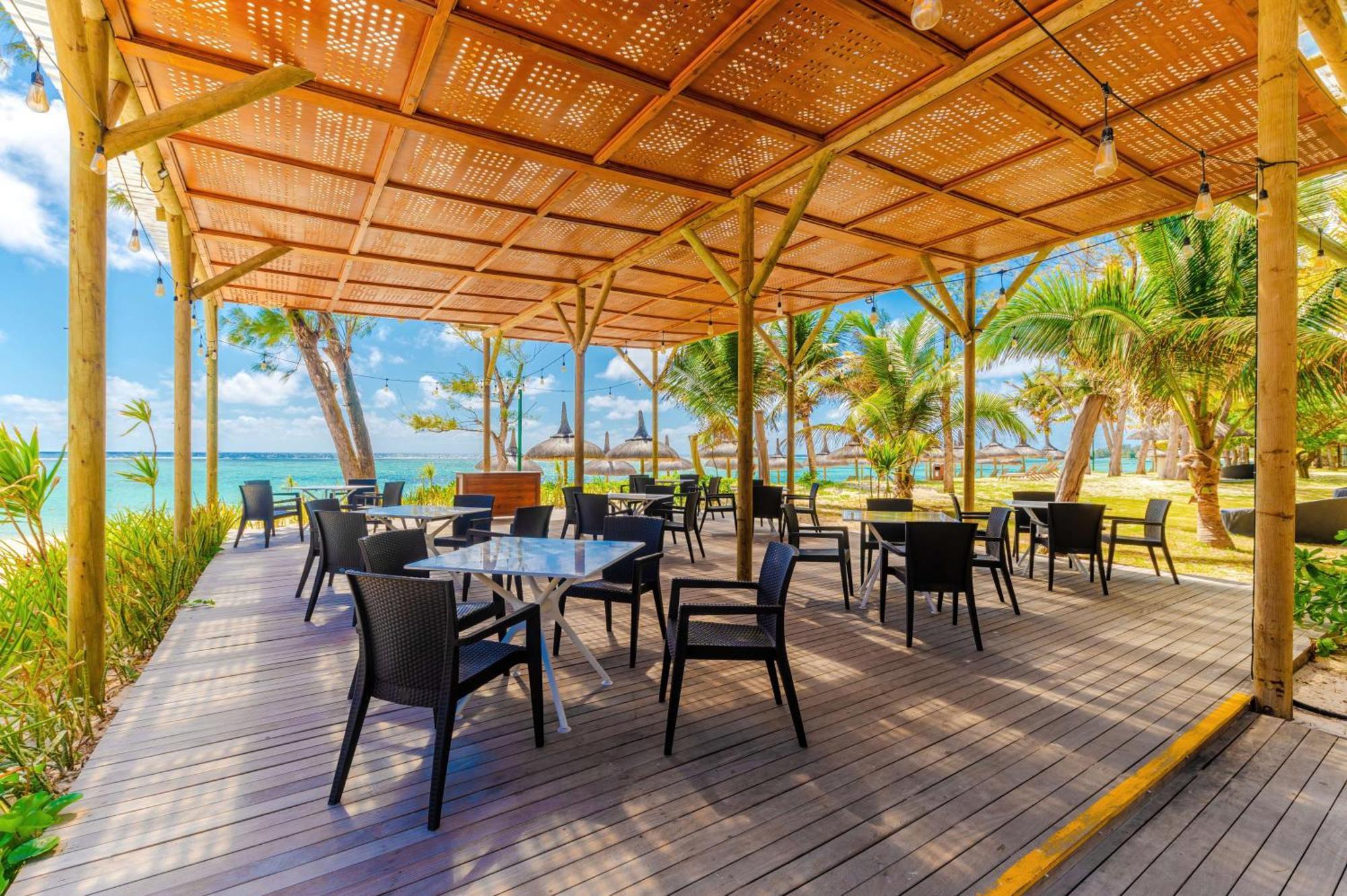 Crystals Beach Resort Belle Mare, A Member Of Radisson Individuals Palmar Exterior foto