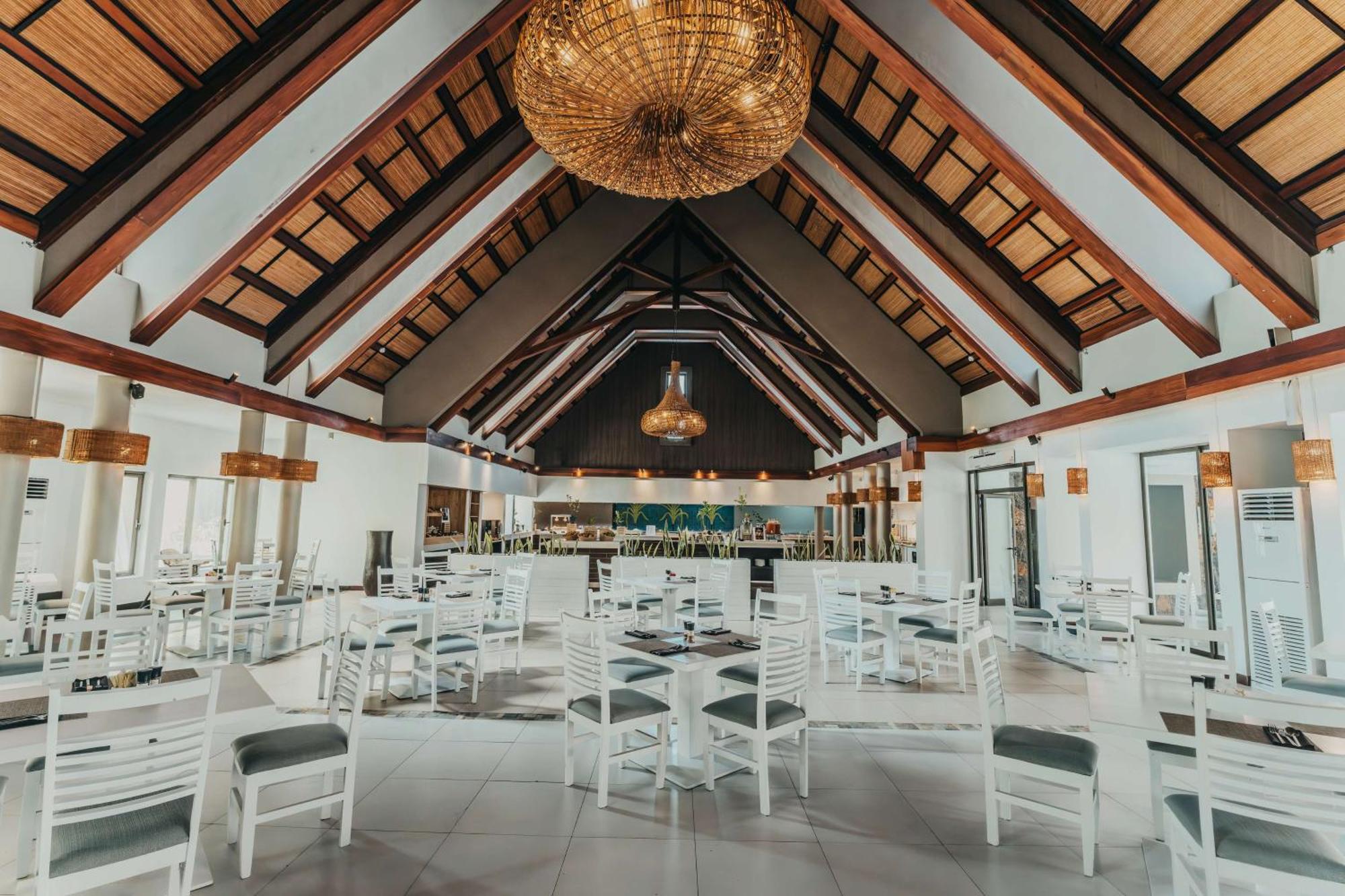 Crystals Beach Resort Belle Mare, A Member Of Radisson Individuals Palmar Exterior foto
