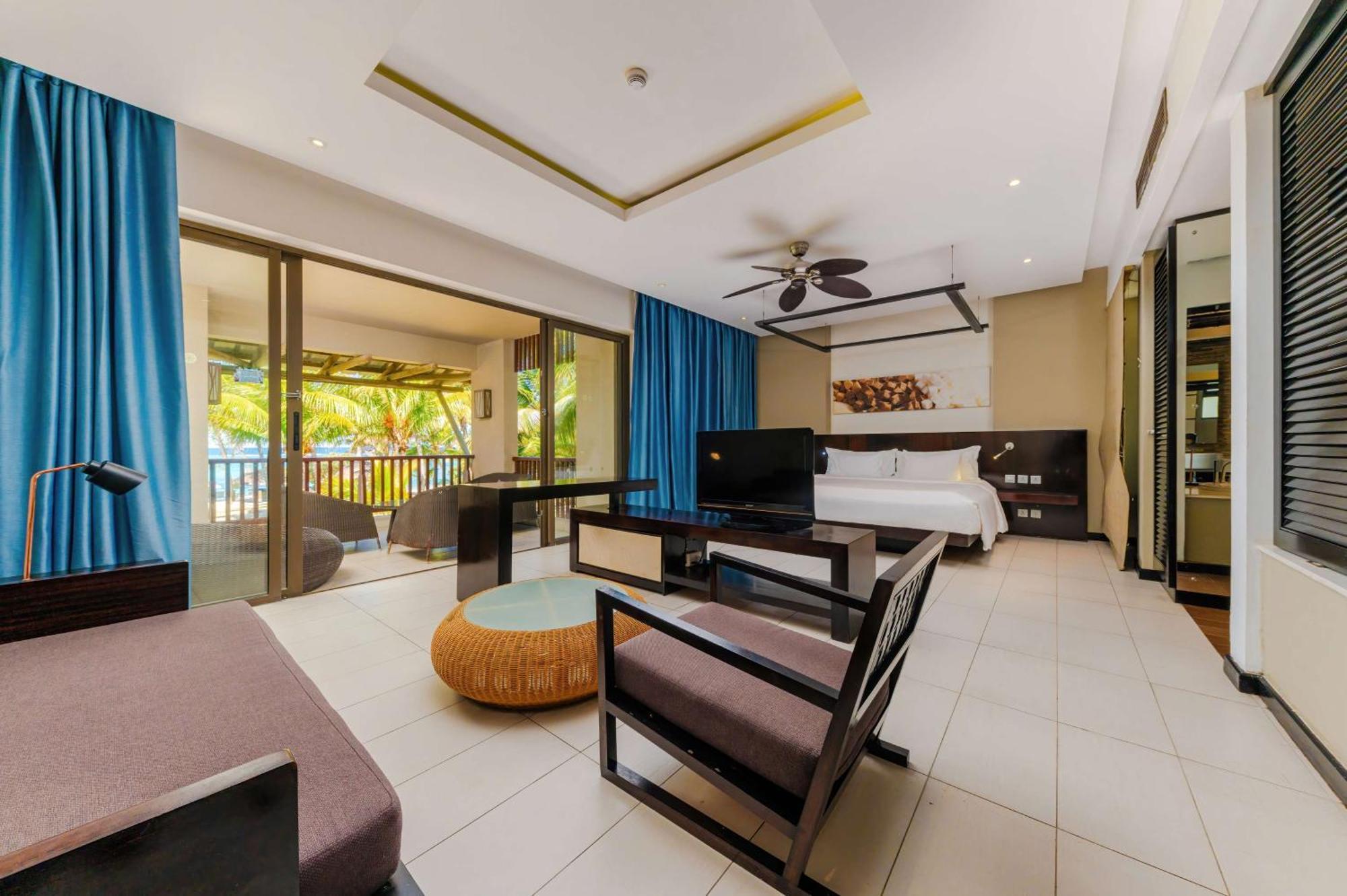 Crystals Beach Resort Belle Mare, A Member Of Radisson Individuals Palmar Exterior foto