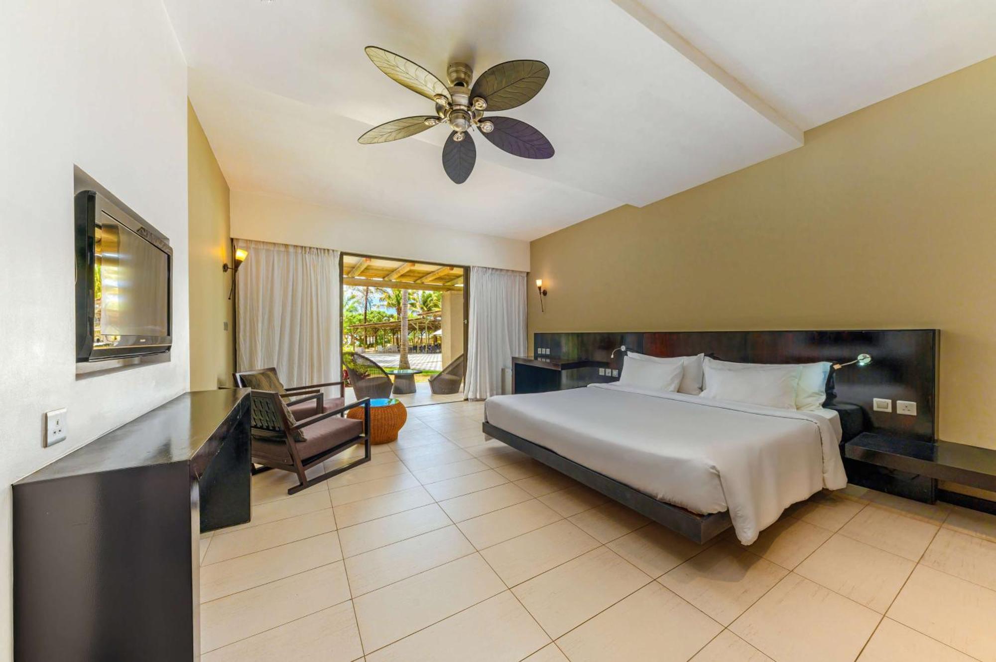 Crystals Beach Resort Belle Mare, A Member Of Radisson Individuals Palmar Exterior foto