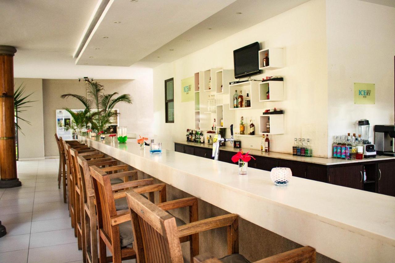 Crystals Beach Resort Belle Mare, A Member Of Radisson Individuals Palmar Exterior foto